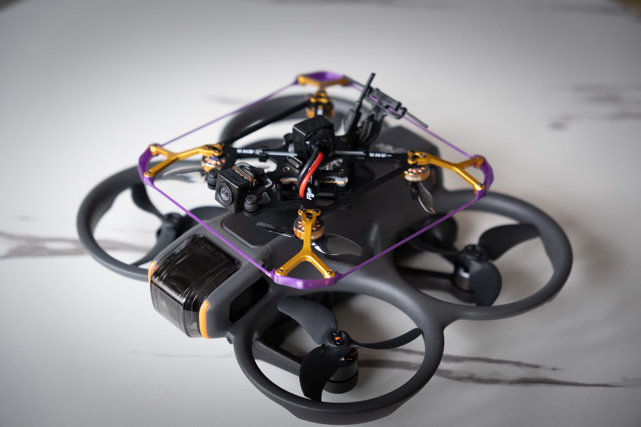 Custom FPV drone — sprzęt Przelot Studio